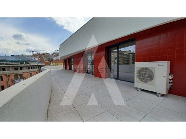 Apartamento T4 à venda na Rua 21 de Agosto, 120