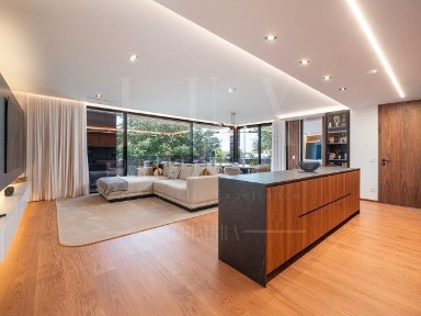 Apartamento T3 à venda na Rua Doutor Adriano Magalhães