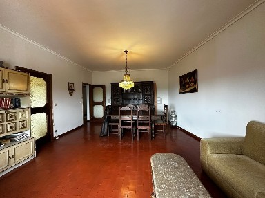 Apartamento T3 à venda na Avenida Batalhão Caçadores 9