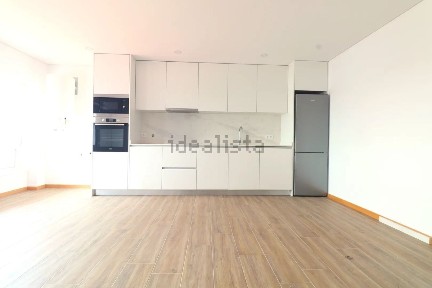 Apartamento T2 à venda na Rua do Galeão