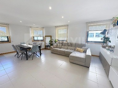 Apartamento T2 à venda na Rua Miguel Bombarda