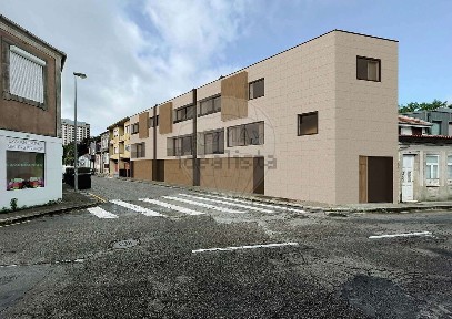Moradia independente à venda na Agramonte - Bom Sucesso - Guerra Junqueiro