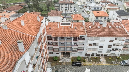 Apartamento T3 à venda na Rua Henrique Lopes