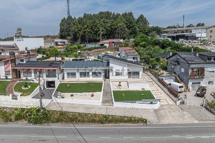 Figueiró, Rua Central da Ermida, 557