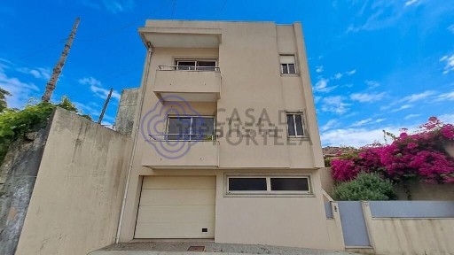 Moradia geminada à venda em Águas Santas