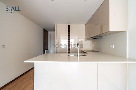 Apartamento T2 à venda na Rua Luís Jácome s/n