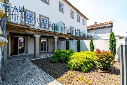 Apartamento T3 à venda na Rua Manuel Espregueira