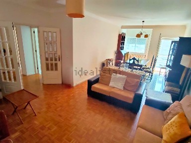 Apartamento T3 à venda na Rua Doutor Cláudio Basto