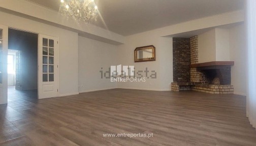 Apartamento T4 à venda na Santa Maria Maior