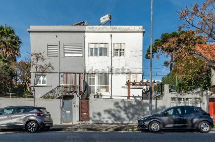 Moradia geminada à venda na Avenida do Doutor Antunes Guimarães