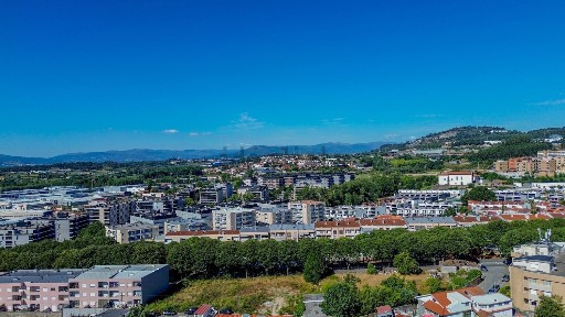 Apartamento T3 à venda na Rua Costa Gomes