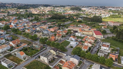 Moradia geminada à venda na Rua Professor Adelino de Palma Carlos, 1