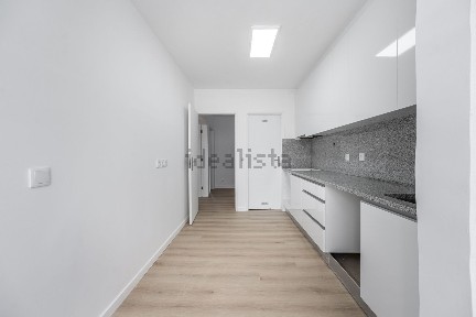 Apartamento T2 à venda na Rua Fernando Castiço