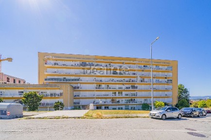 Apartamento T3 à venda na Rua Padre Freitas, 15