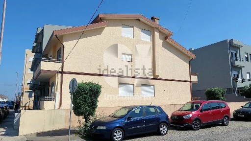 Casa ou moradia à venda na Avenida Cidade de Guimarães