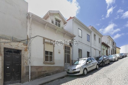Moradia independente à venda na Rua do Gerês, 131