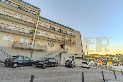 Apartamento T2 à venda na Rua Engenheiro Albino da Silva s/n