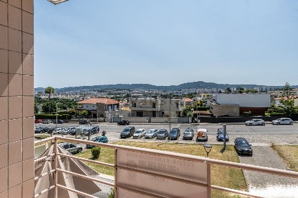 Apartamento T3 à venda na Rua Doutor Edgardo Sá Malheiro