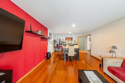 Apartamento T3 à venda na Rua Afonso Palmeira, 20