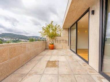Apartamento T2 à venda na Rua do Miradouro de Baixo