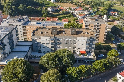 Apartamento T3 à venda na Rua Costa Gomes s/n