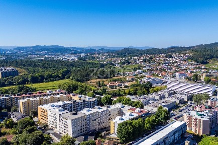 Apartamento T3 à venda na Rua Professor Manuel José Pereira, 146