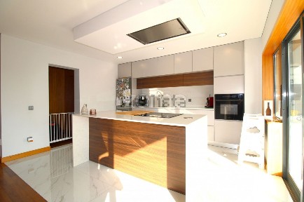 Apartamento T3 à venda no Largo Comendador Manuel Gonçalves s/n