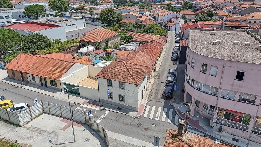 Moradia independente à venda na Rua Emídio Navarro