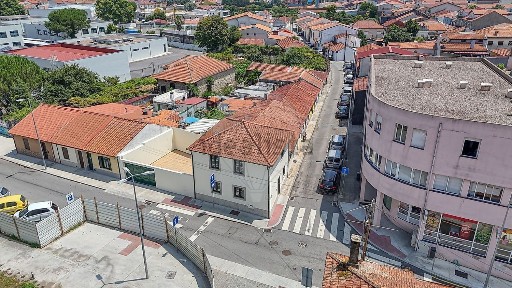 Moradia independente à venda na Rua Emídio Navarro