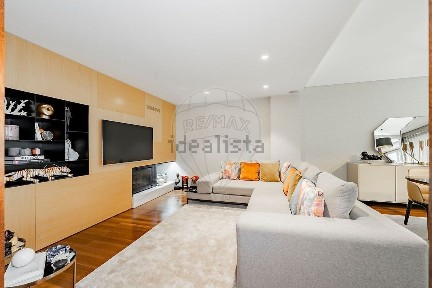 Apartamento T3 à venda na Rua Engenheiro Afonso José Fonseca