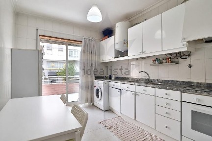 Apartamento T1 à venda na Rua Padre António Vieira, 76