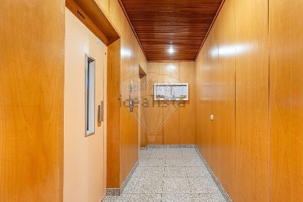Apartamento T2 à venda na Rua Luís António Correia s/n