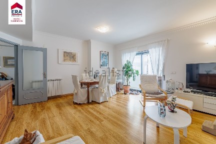 Apartamento T3 à venda na Rua Padre Luís Portela