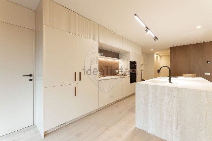 Apartamento T4 à venda em Infantas
