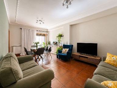 Apartamento T3 à venda na Rua Germão Galharde
