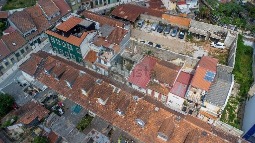 Moradia independente à venda na Travessa Nova da Estação