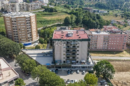 Apartamento T3 à venda na Rua António da Costa Magalhães, 55