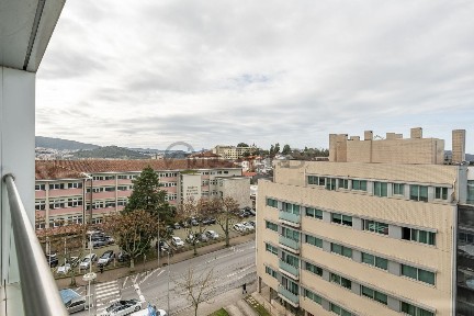 Apartamento T3 à venda na Rua Doutor José Maria Brandão, 1