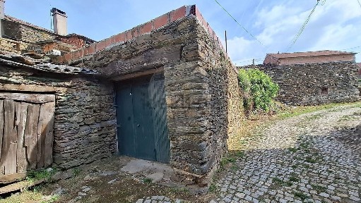 Armazém à venda em Babe