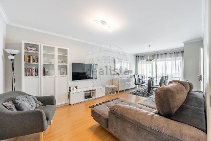 Apartamento T3 à venda na Travessa do Outeiro