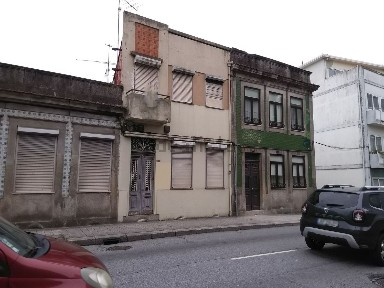 Moradia geminada à venda em Cedofeita