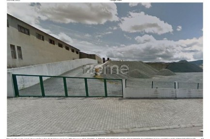 Armazém à venda na Rua Arquitecto Viana de Lima, 156