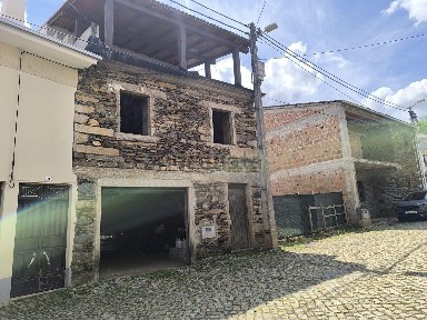 Armazém à venda na Rua Central