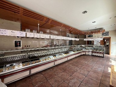 Espaço comercial à venda na Rua Nuno Álvares Pereira