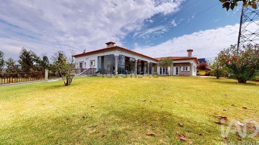 Moradia independente à venda em Foz do Sousa e Covelo