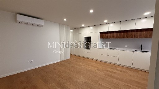 Apartamento T2 à venda na Rua Araújo Carandá, 63