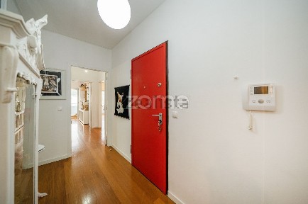Apartamento T4 à venda na Rua José António Cruz, 116