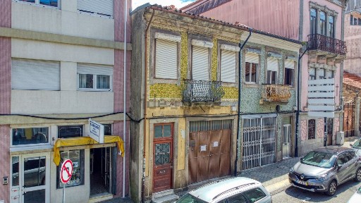 Moradia geminada à venda na Rua de Soares dos Reis, 29