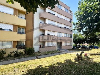 Apartamento T4 à venda na Rua Magalhães Lima