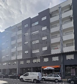 Apartamento T3 à venda na Rua Padre Manuel Guimarães